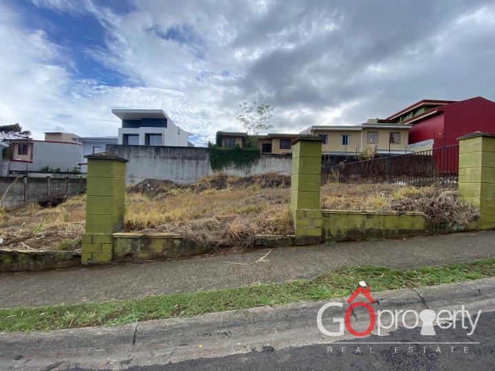 Venta de Lote con Uso de Suelo Mixto, Tres Ríos.